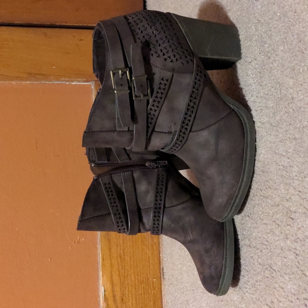 High heel boots